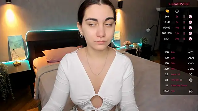 Snapshot of hannacheekss_ chatting on February 7, 2025, 6:56 am hannacheekss online show from February 7, 2025, 6:56 am