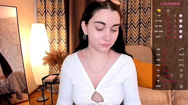 Snapshot of hannacheekss_ chatting on February 11, 2025, 7:44 am hannacheekss online show from February 11, 2025, 7:44 am