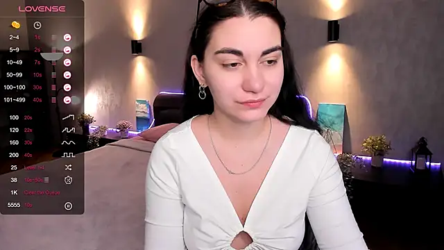 Snapshot of hannacheekss_ chatting on February 12, 2025, 1:52 am hannacheekss online show from February 12, 2025, 1:52 am