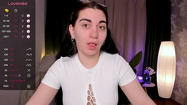 Snapshot of hannacheekss_ chatting on February 19, 2025, 2:01 am hannacheekss online show from February 19, 2025, 2:01 am