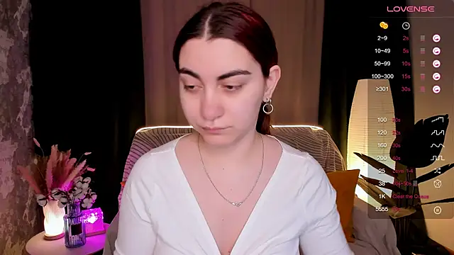 hannacheekss  online show from February 6, 2026, 1:54 am