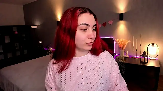 hannacheekss  online show from June 15, 2026, 2:03 am