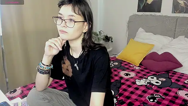 Emily Strikeee online show from March 19, 2026, 4:16 am