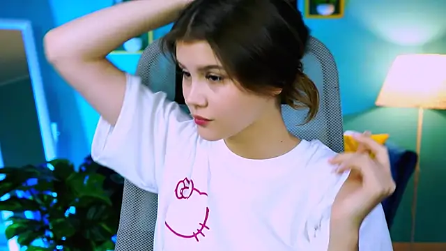 Snapshot of EvaThopson chatting on October 14, 2025, 12:06 pm EvaThopson online show from October 14, 2025, 12:06 pm