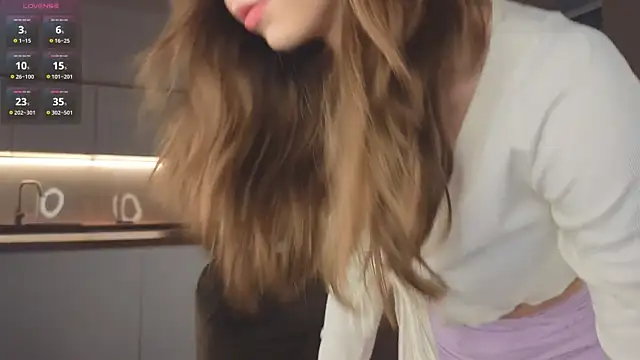 KellyAdderiy online show from February 17, 2026, 3:14 am