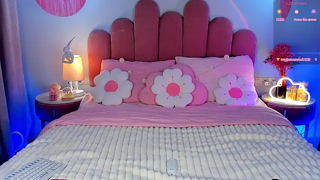 Snapshot of GiaCale chatting on September 14, 2025, 12:26 pm GiaCale online show from September 14, 2025, 12:26 pm