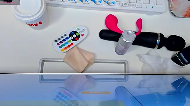 Snapshot of GiaCale chatting on November 7, 2025, 1:22 pm GiaCale online show from November 7, 2025, 1:22 pm