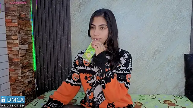 Snapshot of SolBeaumont1 chatting on September 10, 2025, 7:36 pm SolBeaumont1 online show from September 10, 2025, 7:36 pm