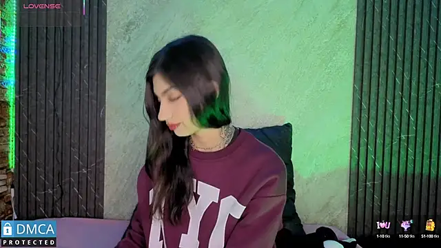 Snapshot of SolBeaumont1 chatting on September 17, 2025, 7:04 pm SolBeaumont1 online show from September 17, 2025, 7:04 pm