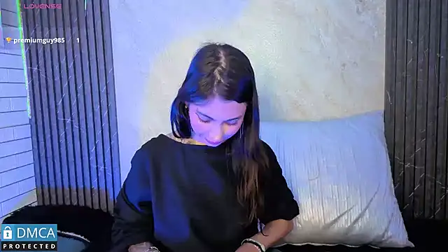 Snapshot of SolBeaumont1 chatting on October 15, 2025, 7:03 pm SolBeaumont1 online show from October 15, 2025, 7:03 pm