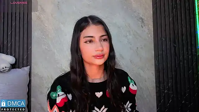 Snapshot of SolBeaumont1 chatting on October 18, 2025, 5:35 pm SolBeaumont1 online show from October 18, 2025, 5:35 pm