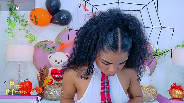 NahiaraReina online show from October 31, 2025, 1:12 pm