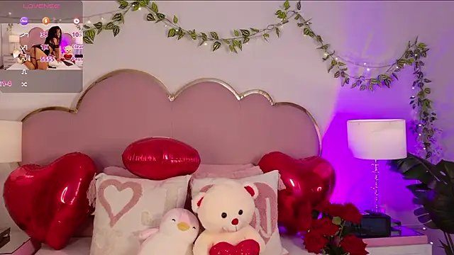 NahiaraReina online show from February 14, 2026, 1:41 pm