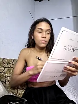 Snapshot of Cositarica_69 chatting on September 24, 2025, 3:43 am Cositarica 69 online show from September 24, 2025, 3:43 am