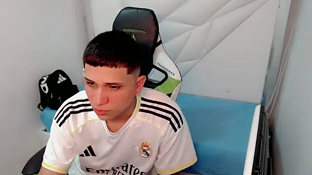 Snapshot of Brayan_lopezz chatting on January 15, 2026, 12:54 pm Brayan lopezz online show from January 15, 2026, 12:54 pm