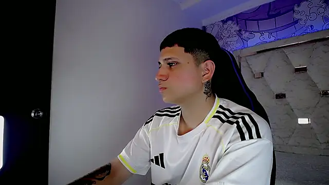 Brayan lopezz online show from April 28, 2026, 3:44 am