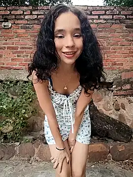 sweet outdoor charm online show from February 22, 2026, 7:45 pm