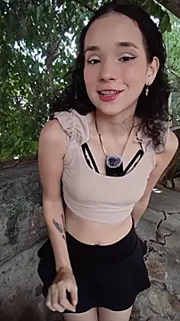 Snapshot of sweet_outdoor_charm chatting on June 18, 2026, 4:44 pm sweet outdoor charm online show from June 18, 2026, 4:44 pm