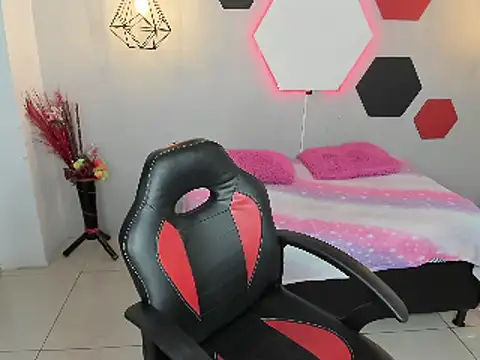 sofiakey online show from December 5, 2024, 3:59 am