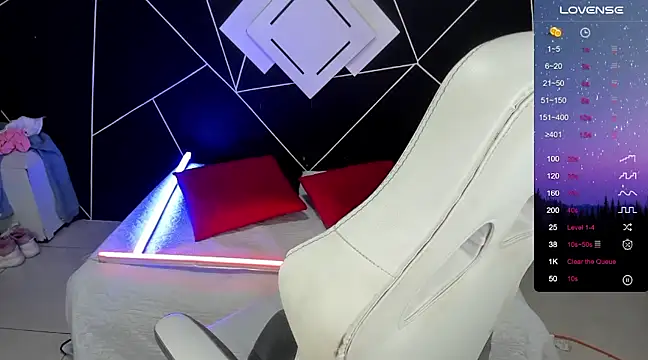 sofiakey online show from December 10, 2024, 4:45 am