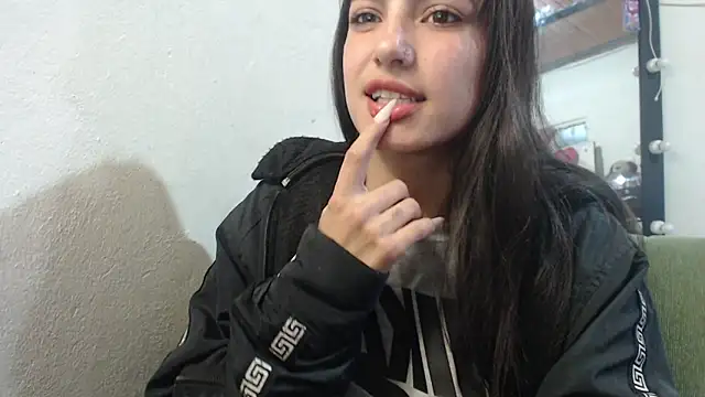 Snapshot of skinny_sweet2411 chatting on June 5, 2026, 7:19 pm skinny sweet2411 online show from June 5, 2026, 7:19 pm