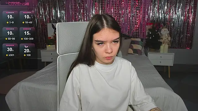 SweetyDeviliya online show from December 5, 2024, 2:31 am