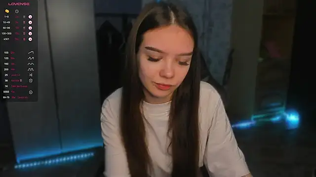 SweetyDeviliya online show from December 4, 2025, 2:21 am