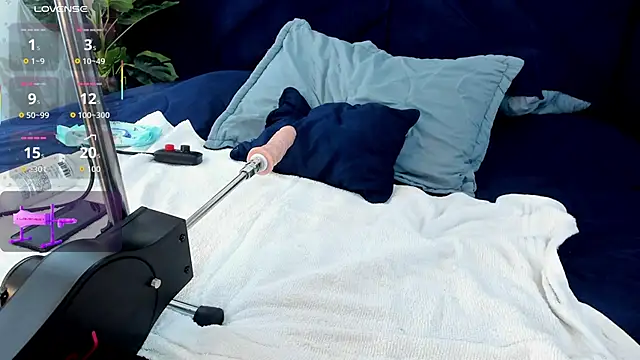 Snapshot of Edward_max chatting on October 17, 2025, 4:04 am Edward max online show from October 17, 2025, 4:04 am