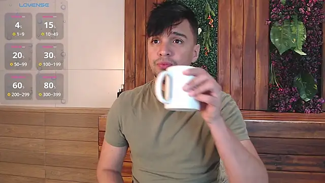 Snapshot of Edward_max chatting on October 18, 2025, 3:42 am Edward max online show from October 18, 2025, 3:42 am