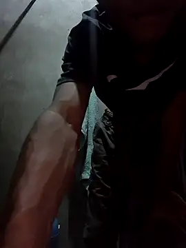 Snapshot of Reynold2608 chatting on September 13, 2025, 12:32 am Reynold2608 online show from September 13, 2025, 12:32 am