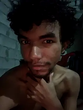 Snapshot of Reynold2608 chatting on October 16, 2025, 11:39 pm Reynold2608 online show from October 16, 2025, 11:39 pm