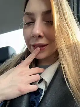 Sunny   Bunny online show from March 4, 2026, 1:06 pm