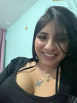Snapshot of Hilary_pinkk chatting on December 24, 2024, 1:59 am Hilary pinkk online show from December 24, 2024, 1:59 am