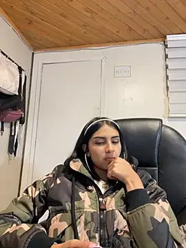 Snapshot of Hilary_pinkk chatting on October 31, 2025, 2:12 am Hilary pinkk online show from October 31, 2025, 2:12 am