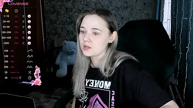 Snapshot of Your_small_bunny chatting on December 4, 2024, 6:22 am Your small bunny online show from December 4, 2024, 6:22 am