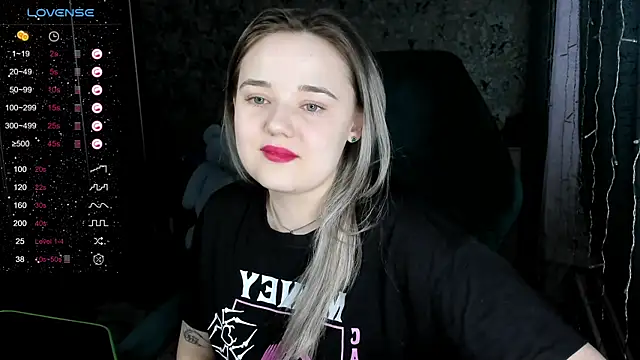 Snapshot of Your_small_bunny chatting on December 4, 2024, 9:29 am Your small bunny online show from December 4, 2024, 9:29 am