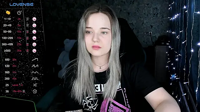 Snapshot of Your_small_bunny chatting on December 4, 2024, 12:36 pm Your small bunny online show from December 4, 2024, 12:36 pm