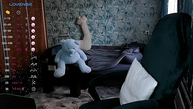 Snapshot of Your_small_bunny chatting on December 5, 2024, 6:21 am Your small bunny online show from December 5, 2024, 6:21 am