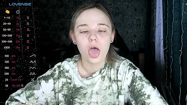 Snapshot of Your_small_bunny chatting on December 8, 2024, 3:10 am Your small bunny online show from December 8, 2024, 3:10 am