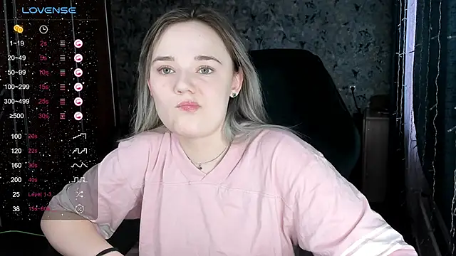 Snapshot of Your_small_bunny chatting on December 9, 2024, 3:29 am Your small bunny online show from December 9, 2024, 3:29 am