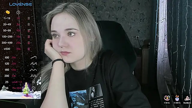 Snapshot of Your_small_bunny chatting on December 19, 2024, 4:56 am Your small bunny online show from December 19, 2024, 4:56 am