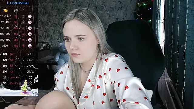 Snapshot of Your_small_bunny chatting on December 20, 2024, 6:19 am Your small bunny online show from December 20, 2024, 6:19 am