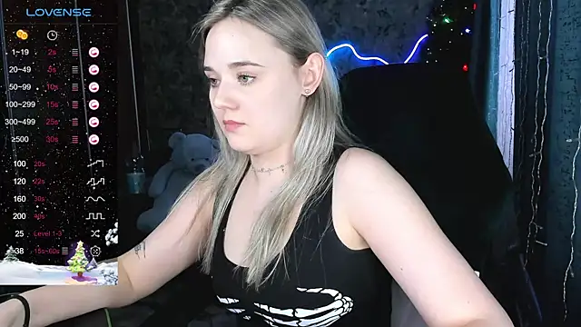 Snapshot of Your_small_bunny chatting on January 4, 2025, 4:33 am Your small bunny online show from January 4, 2025, 4:33 am