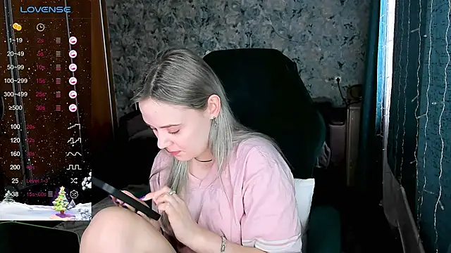 Snapshot of Your_small_bunny chatting on January 21, 2025, 7:26 am Your small bunny online show from January 21, 2025, 7:26 am