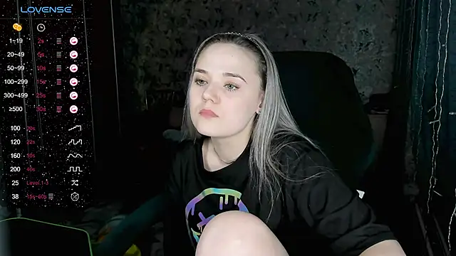 Snapshot of Your_small_bunny chatting on January 27, 2025, 11:00 am Your small bunny online show from January 27, 2025, 11:00 am