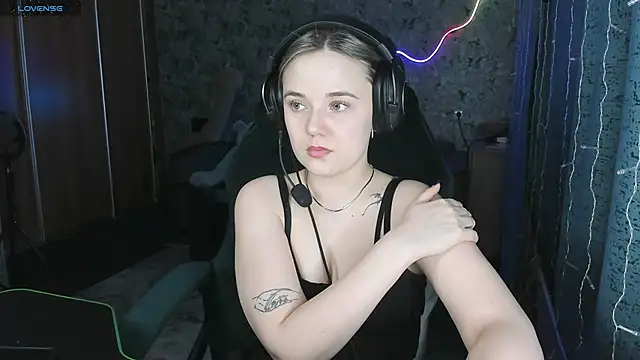 Snapshot of Your_small_bunny chatting on February 6, 2025, 2:26 pm Your small bunny online show from February 6, 2025, 2:26 pm