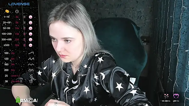 Snapshot of Your_small_bunny chatting on February 19, 2025, 1:18 am Your small bunny online show from February 19, 2025, 1:18 am