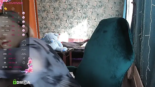 Snapshot of Your_small_bunny chatting on March 13, 2025, 9:32 am Your small bunny online show from March 13, 2025, 9:32 am