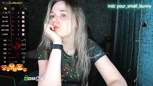 Snapshot of Your_small_bunny chatting on October 27, 2025, 2:04 am Your small bunny online show from October 27, 2025, 2:04 am