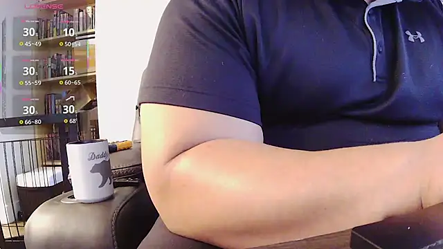 Snapshot of Strong_Bear89 chatting on October 2, 2025, 2:13 pm Strong Bear89 online show from October 2, 2025, 2:13 pm